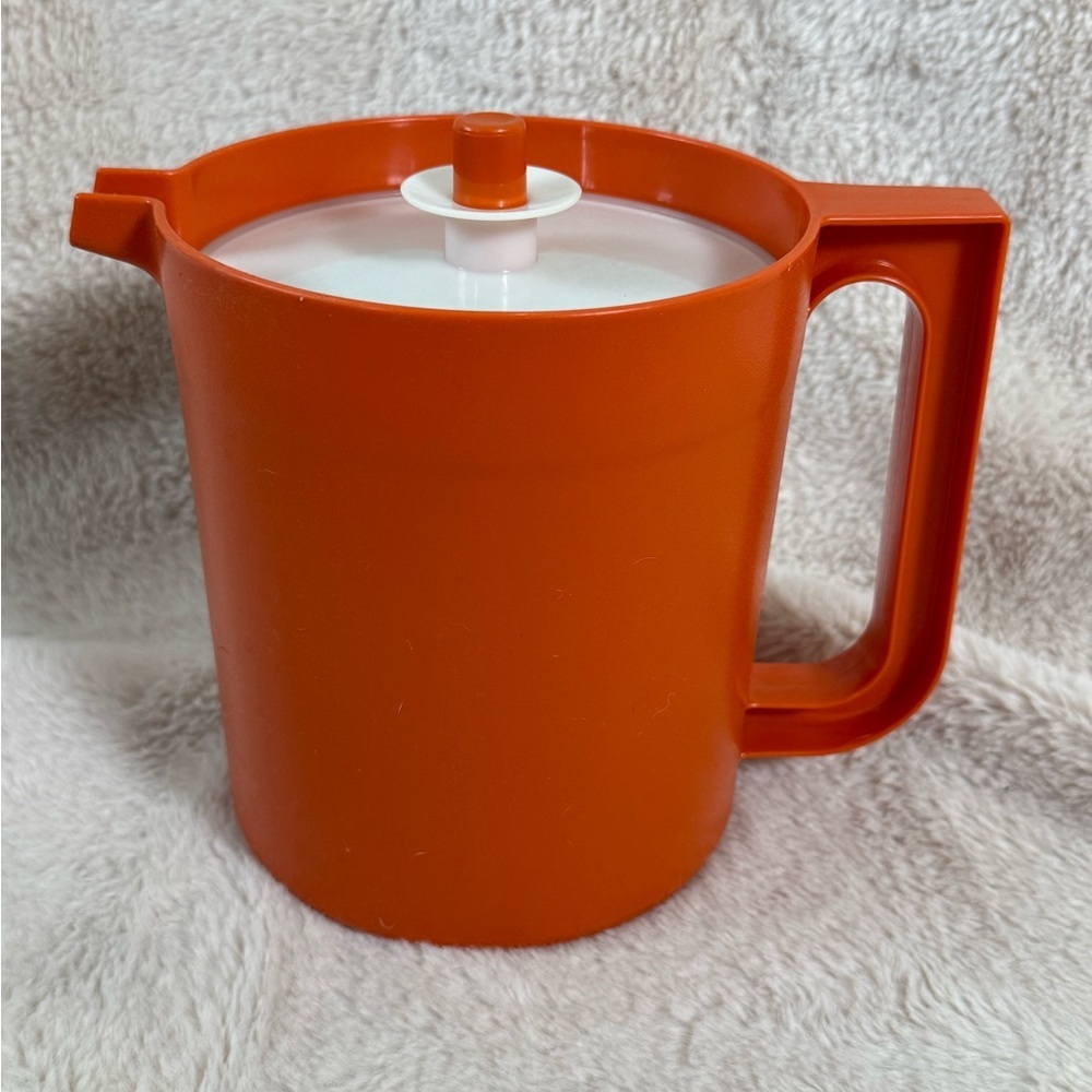 Tupperware Vintage #1575 Harvest Orange Go-Between Push Button 2 Qt Pitcher